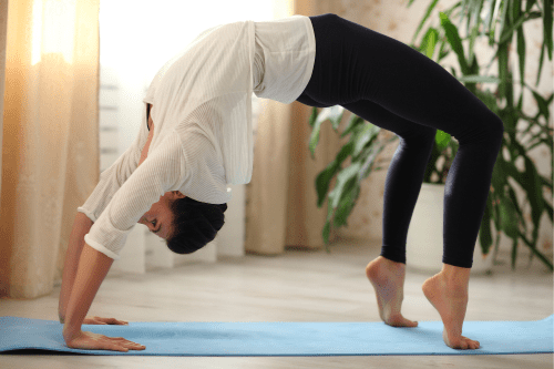 Position de yoga à son domicile